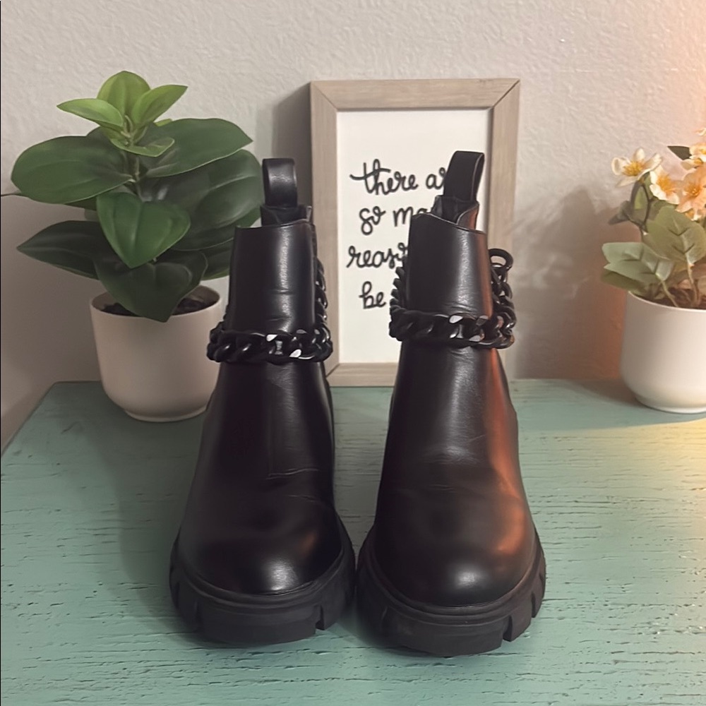 Black Chain Ankle Madden Girl Boots SZ 7 M box 139